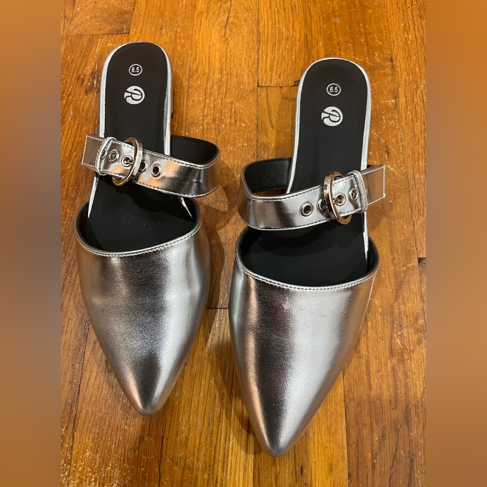 NIB Rekayla Mules for Women Loafer Shoes
Pointed Toe, Backless, Adjustable Strap - Picture 5 of 7